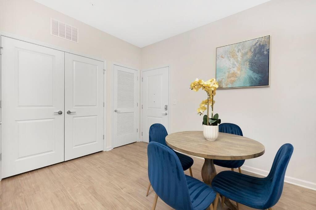 Stylish New Condo In Κόνκορντ Εξωτερικό φωτογραφία