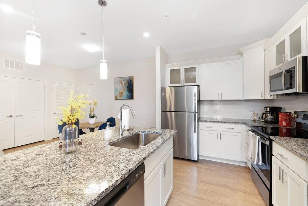 Stylish New Condo In Κόνκορντ Εξωτερικό φωτογραφία