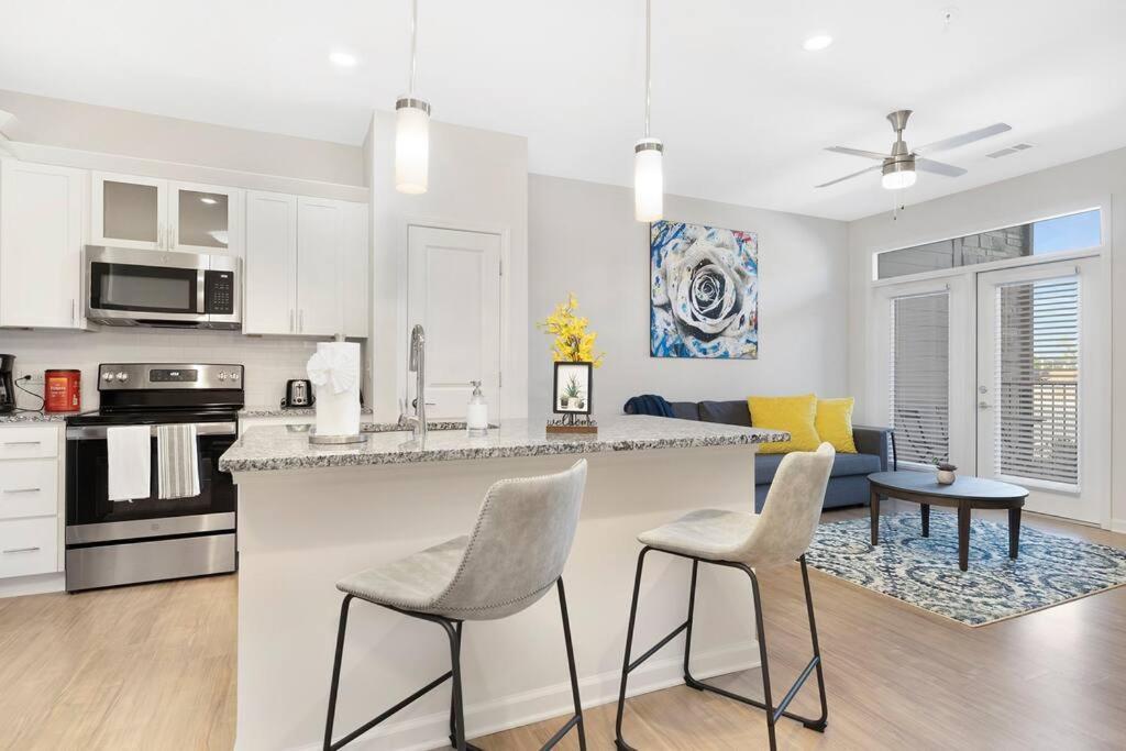 Stylish New Condo In Κόνκορντ Εξωτερικό φωτογραφία
