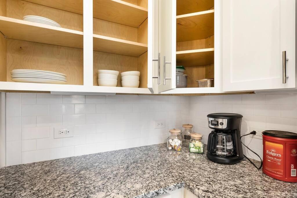 Stylish New Condo In Κόνκορντ Εξωτερικό φωτογραφία